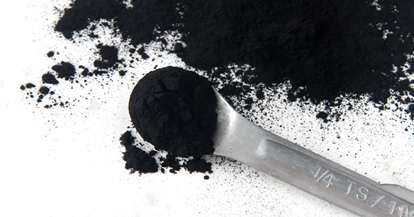 Carvão Ativado: Benefícios Para a Pele e Maneiras de Usar