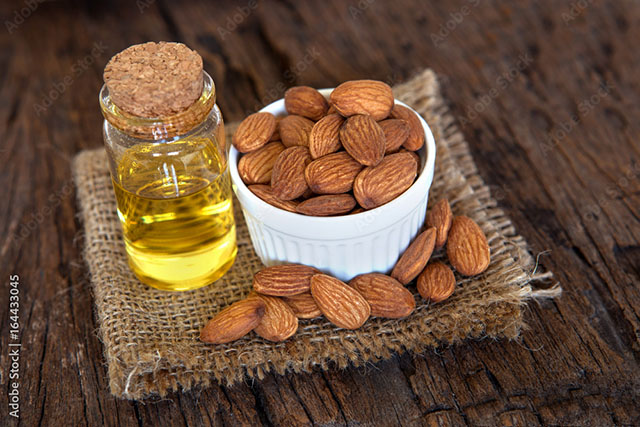 Para que serve o óleo de amendoa na pele?
