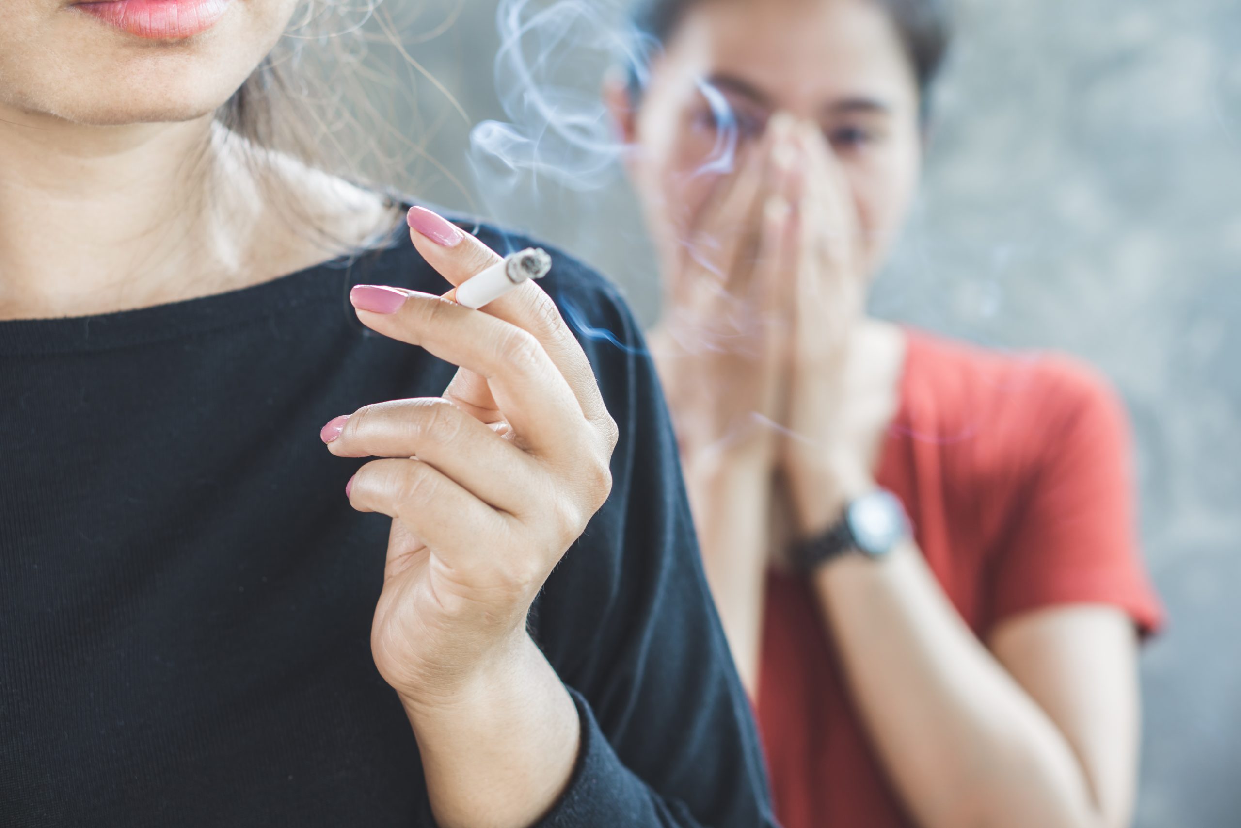 Como Remover o Cheiro de Cigarro das Roupas: Dicas Eficazes para uma Odorização